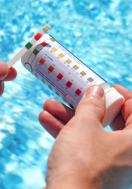 a-beginners-guide-to-testing-your-pool-water-blogimage2-m.jpg